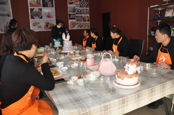 濟(jì)寧市任城區(qū)新希望職業(yè)培訓(xùn)學(xué)校的糕點餅干課程學(xué)月餅制作嗎？