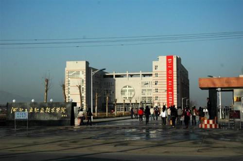專業(yè)技術(shù)與薪資福利可以兼得，就在河北現(xiàn)代冶金工業(yè)學(xué)校！
